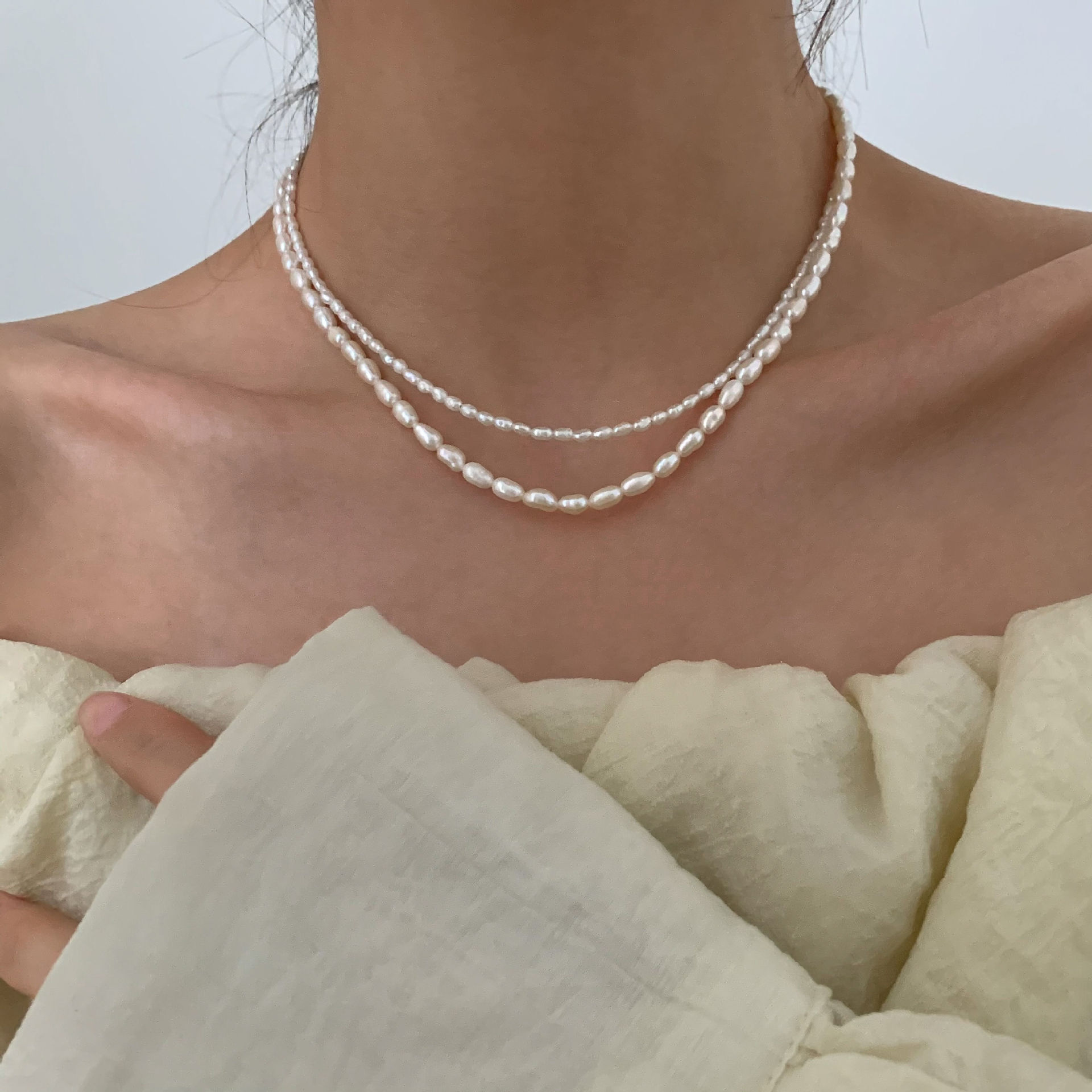 Second image of natural freshwater pearl necklace, stylish clavicle chain, niche design, 14K gold plated necklace