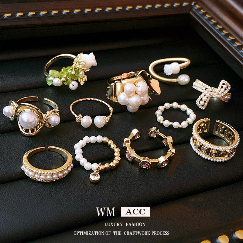 Exquisite gold-plated rings, fashionable, sweet, and subtly luxurious Mori-style jewelry.
