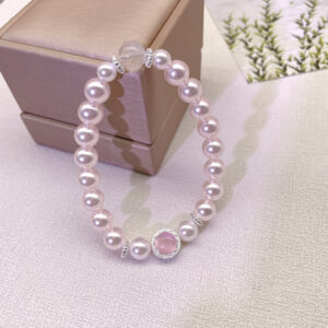 A delicate pink pearl bracelet for women subtle luxury and a refined style.