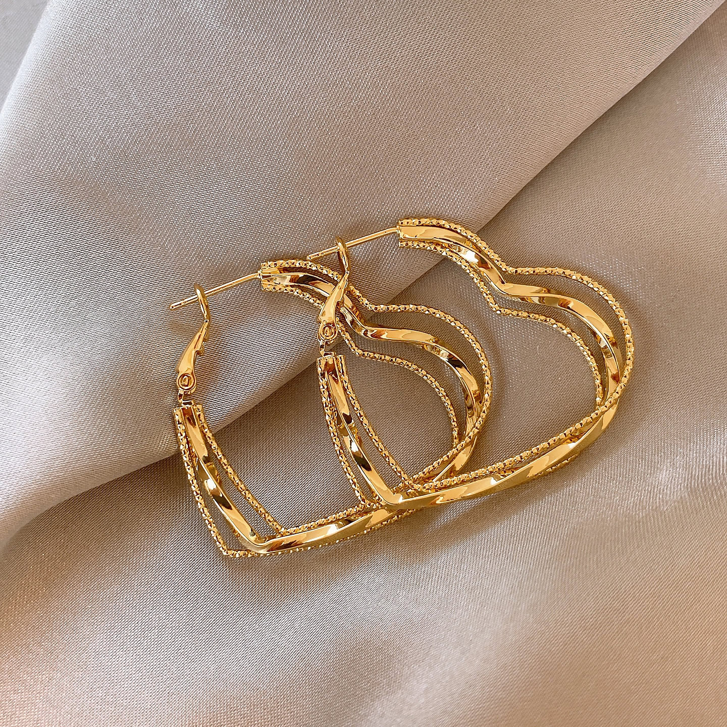 New multi-layered twisted heart-shaped large hoop earrings for women niche light luxury elegant versatile drop earrings.
